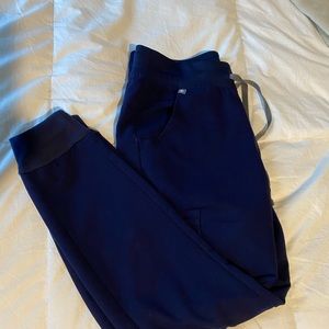 FIGS Zamora Navy size SMALL